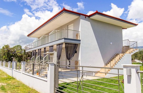 Asprovalta Apartment | Aigli Garden Getaway, Steps From Vrasna Beach