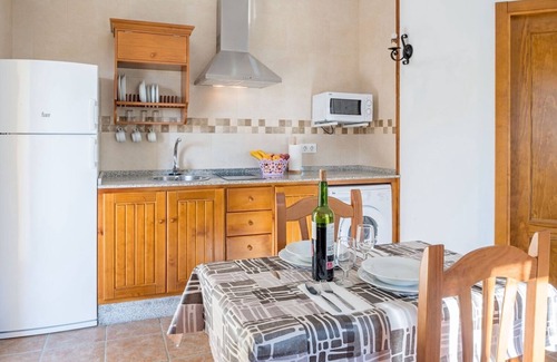 Zahora House | Air-Conditioned Apartment Close to the Beach with Pool, Terrace, Garden & Wi-Fi