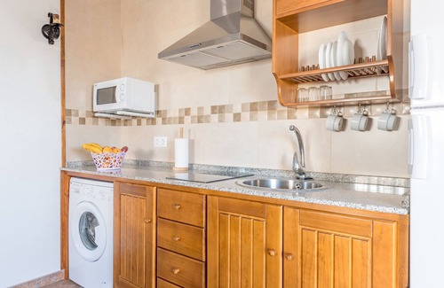 Zahora House | Air-Conditioned Apartment Close to the Beach with Pool, Terrace, Garden & Wi-Fi