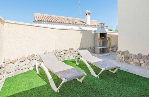 Zahora House | Air-Conditioned Apartment Close to the Beach with Pool, Terrace, Garden & Wi-Fi