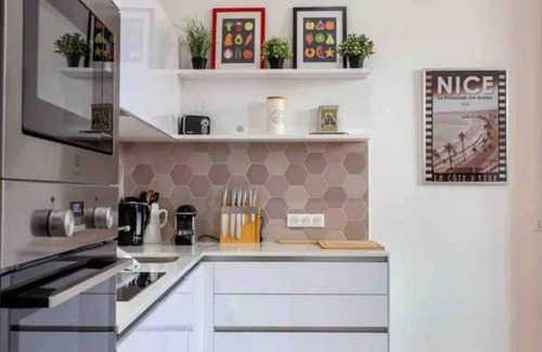 Jean-Medecin Apartment | Air-conditioned apartment in Nice's old town