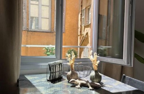 Jean-Medecin Apartment | Air-conditioned apartment in Nice's old town