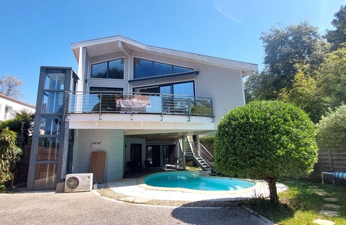 Royan Villa | Air-conditioned architect-designed villa with swimming pool in the Royan park district.