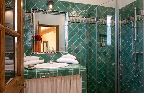 Grans Bed & Breakfast | Air-conditioned B&B Provence Quiet Countryside Swimming pool Private SPA