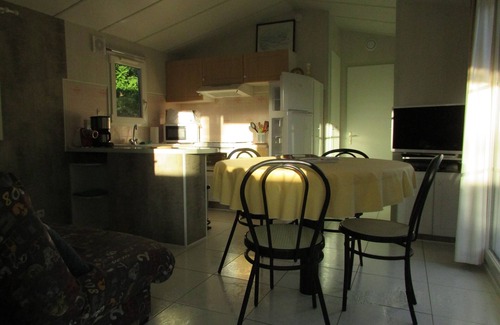Soulac-sur-Mer Ski Chalet | Air-conditioned chalet, heated swimming pool, pets allowed