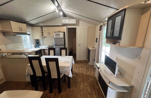 Lunel House | Air-conditioned mobile home with terrace - between sea and Camargue