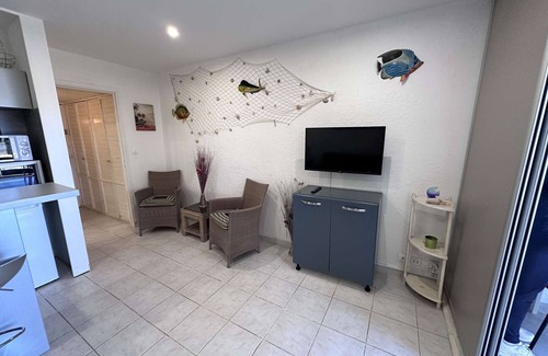 Le Grau-Du-Roi Apartment | Air-conditioned studio 30m² with pool 50m from the beach