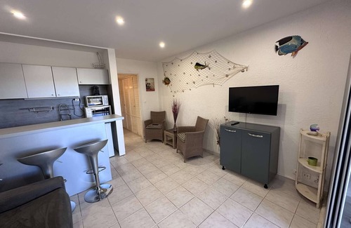 Le Grau-Du-Roi Apartment | Air-conditioned studio 30m² with pool 50m from the beach