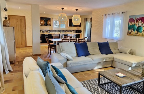 Porto-Vecchio House | Air-conditioned stone villa with heated swimming pool + town center parking space