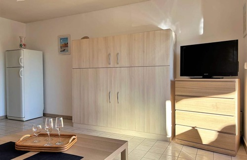 Le Lavandou Apartment | Air-Conditioned Studio with Terrace and Parking in the Heart of Le Lavandou