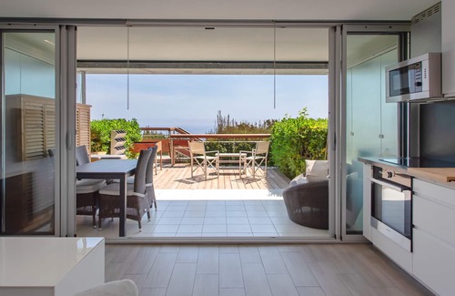 Cap d'Ail Apartment | Air-Conditioned Studio With Sea View Furnished Terrace, a Pool & Parking