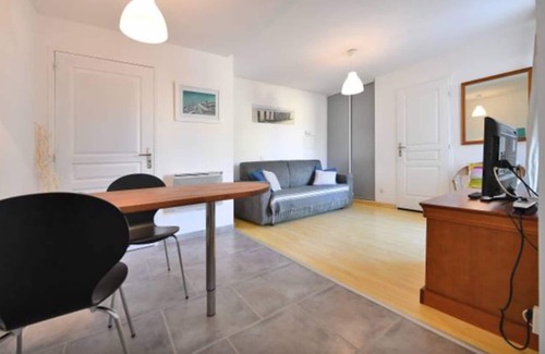 Villetelle Apartment | Air-conditioned studio Terrace & parkingBeaches of the great mound at 20 min