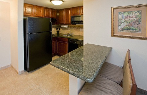 Mile Square Condo | Air-Conditioned Suite | 15 mins from Indianapolis International Airport | Pool + 24h Gym