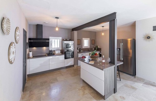 Maillane House | Air-conditioned villa in Maillane, Alpilles, heated swimming pool, table tennis, pétanque, billiards,.