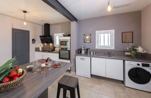 Maillane House | Air-conditioned villa in Maillane, Alpilles, heated swimming pool, table tennis, pétanque, billiards,.