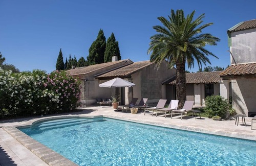 Maillane House | Air-conditioned villa in Maillane, Alpilles, heated swimming pool, table tennis, pétanque, billiards,.