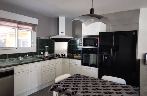 Saubion Villa | Air-conditioned Villa with Heated Pool 10 minutes from the beaches