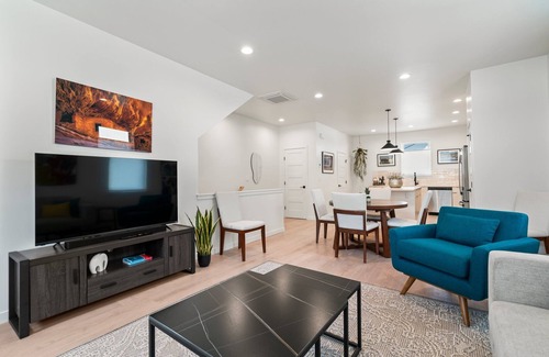 Durango House | Air-Conditioning, Monthly Discount, Pet Friendly!