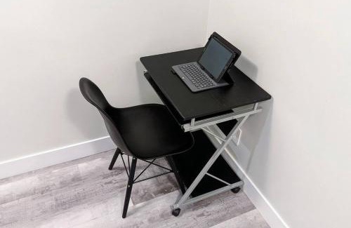 Regina Apartment | AIR & ROAD TRAVELERS' PERFECT SPOT! + FULL KITCHEN