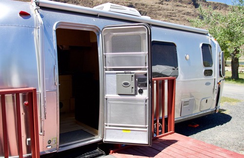 Coulee City House | Air Stream at Blue Lake in Central Washington