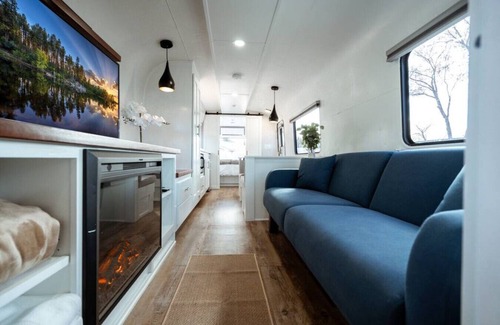 Prescott House | Air Village Wagon Circle Unit #9