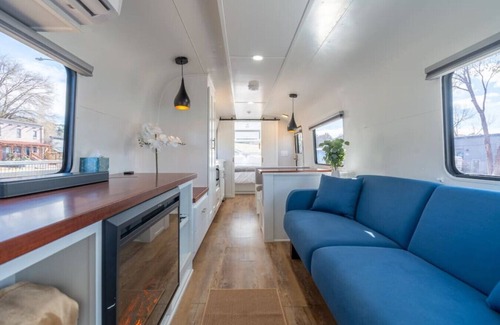 Prescott House | Air Village Wagon Circle Unit #9