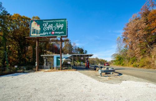 Knoxville House | Airplane Filling Station -Unique Stay in Knoxville