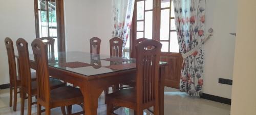 Andiambalama House | Airport A4 Travelers Lodge - Free Airport Pick Up & Drop 24HRS