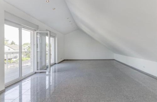 Oberdorla Apartment | Airport Apartment 24