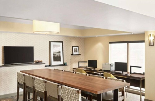 Portland House | Airport base near downtown Portland