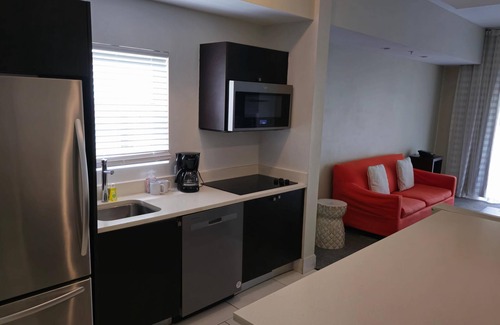 Doral Condo | Airport MIA, Convenient XL King Studio w Kitchen