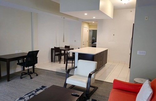 Doral Condo | Airport MIA, Convenient XL King Studio w Kitchen