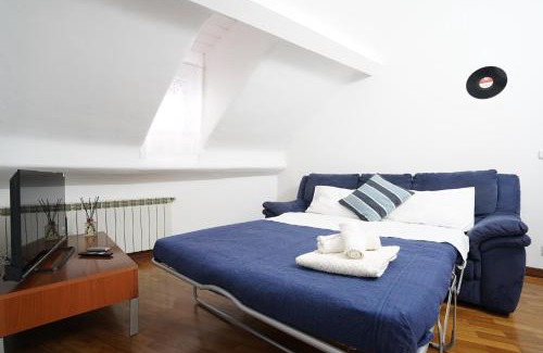 Sestri Ponente Apartment | Airport & Sea, Large Music-Themed Apartment