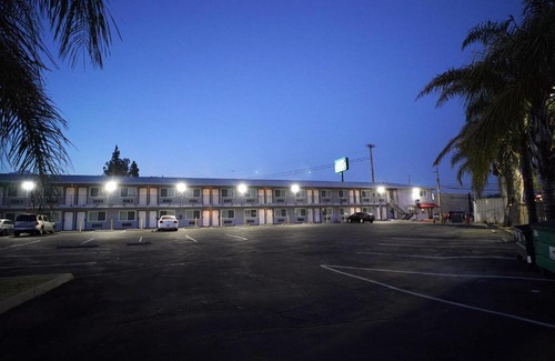 Ontario Hotel | Airport Stay Motel