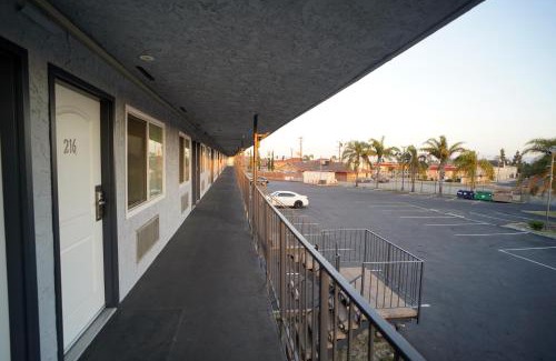 Ontario Hotel | Airport Stay Motel