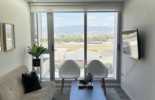 Zona 13 Apartment | Airport view!