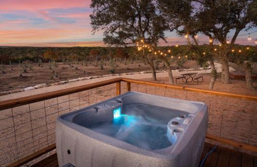 Fredericksburg Other | Airstream Getaway - Hot Tub & Fire Pit
