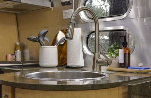 Dunsmuir Apartment | Airstream - (Magnolia)