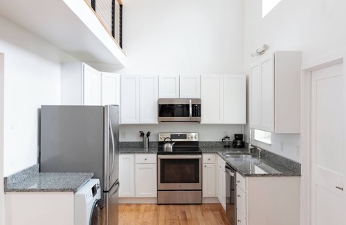 Newburgh Apartment | Airy artsy 2-bedroom loft in Newburgh
