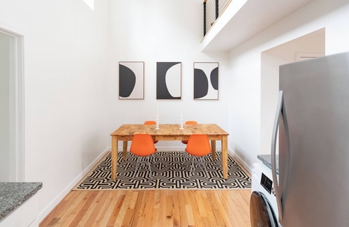 Newburgh Apartment | Airy artsy 2-bedroom loft in Newburgh