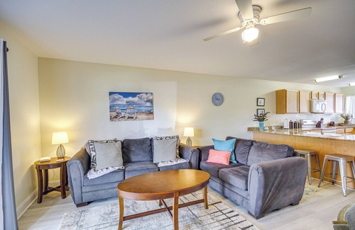 Biloxi Condo | Airy Biloxi Condo w/Patio: Walk to Beach!