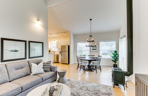Pacific Beach House | Airy Coastal Escape with Deck - Steps to Beach!