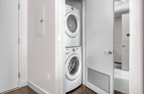 Golden Triangle Apartment | Airy Golden Triangle 1BR w/ Gym & Pool nr Art Museum, by Blueground