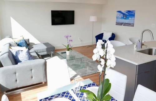 Petworth Apartment | Airy Loft in Petworth - WALK 2 Metro!