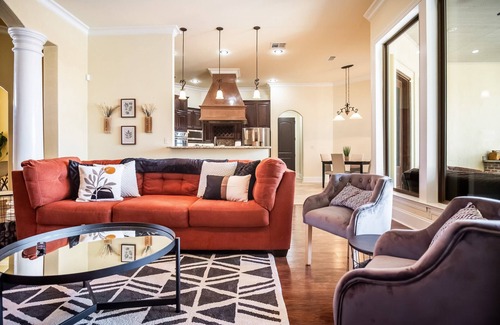 Shenandoah House | Airy Luxe+Sleeps 11+Pool+Game Room+Pool Table