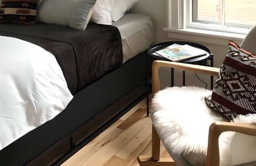 West End Apartment | Airy+Modern Studio + Portland's Historic West End!