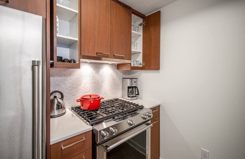 Navy Yard Apartment | Airy Navy Yard 1BR w/W/D, Gym, Doorman, nr. Metro, by Blueground