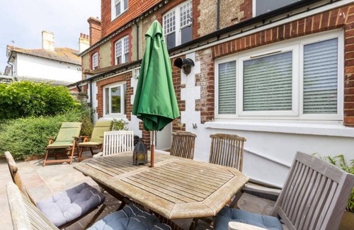 Deal Apartment | Airy seafront apartment, all one level, free parking, 3 bedrooms & 3 bathrooms