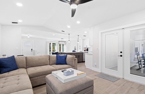Gainesville House | Airy, Spacious, Newly Renovated Home – Walk to UF!