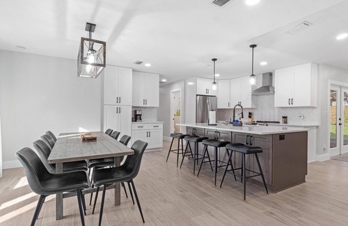 Gainesville House | Airy, Spacious, Newly Renovated Home – Walk to UF!